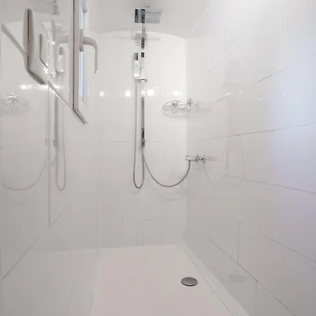Apartment Renting - 5b Penchienatti - Charming Cozy Balcony Ac Massena *